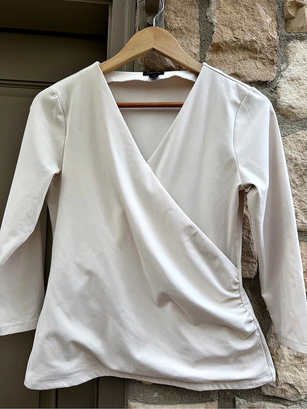 Ann Taylor Wrap Front Long Sleeve Top in Ivory Size Small Like New